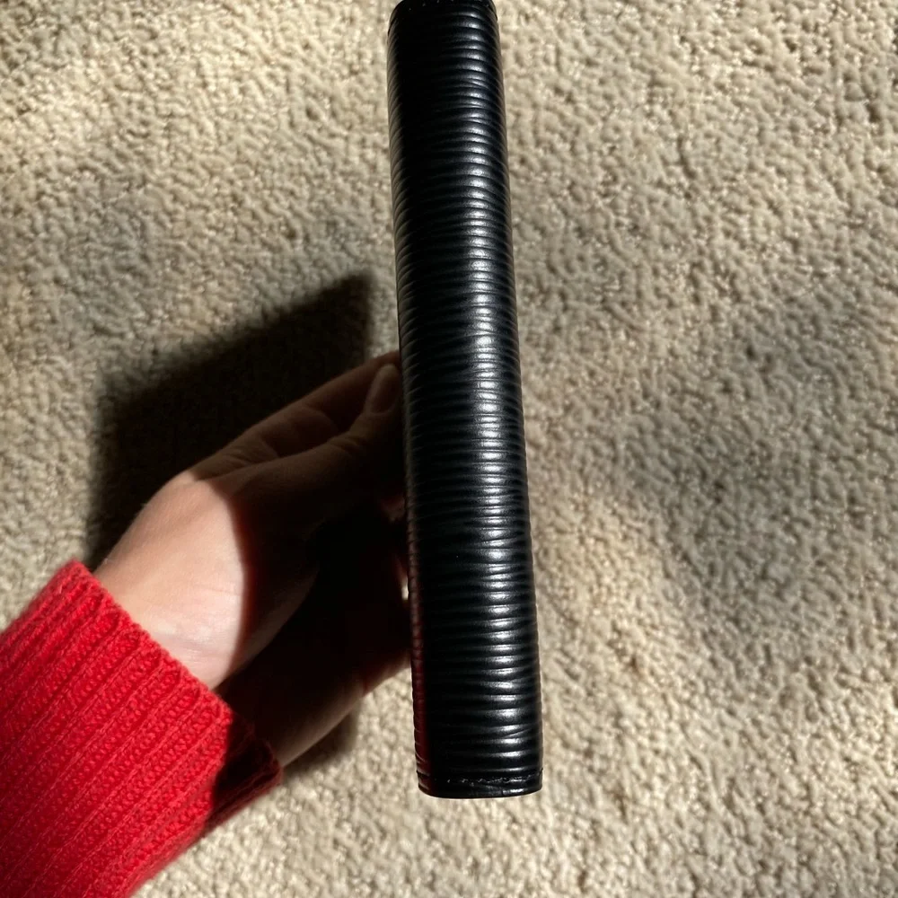 Authentic Louis Vuitton Epi leather Agenda Cover black silver - Picture 6 of 13